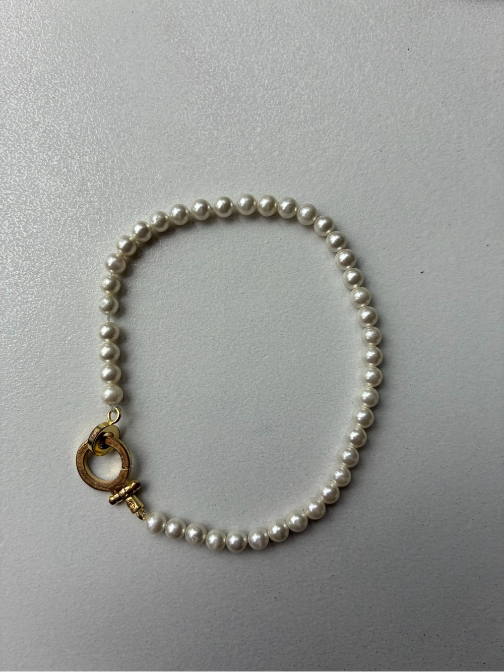 Elegant Pearl Bracelet with Gold Clasp